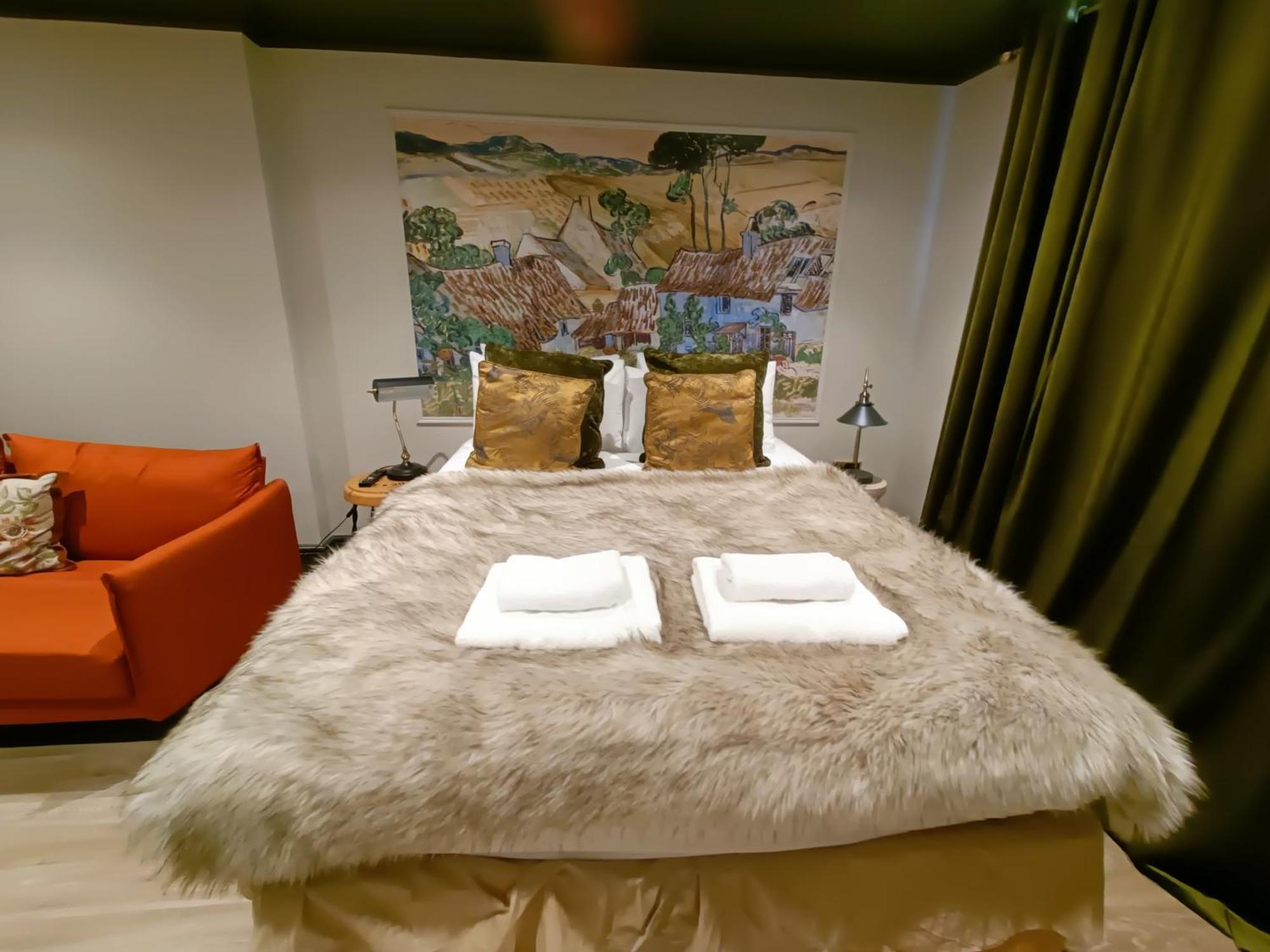 Rooms On The Prom Челтнем Екстер'єр фото