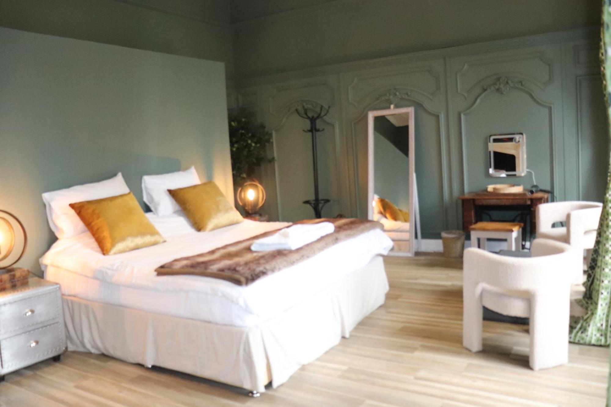Rooms On The Prom Челтнем Екстер'єр фото